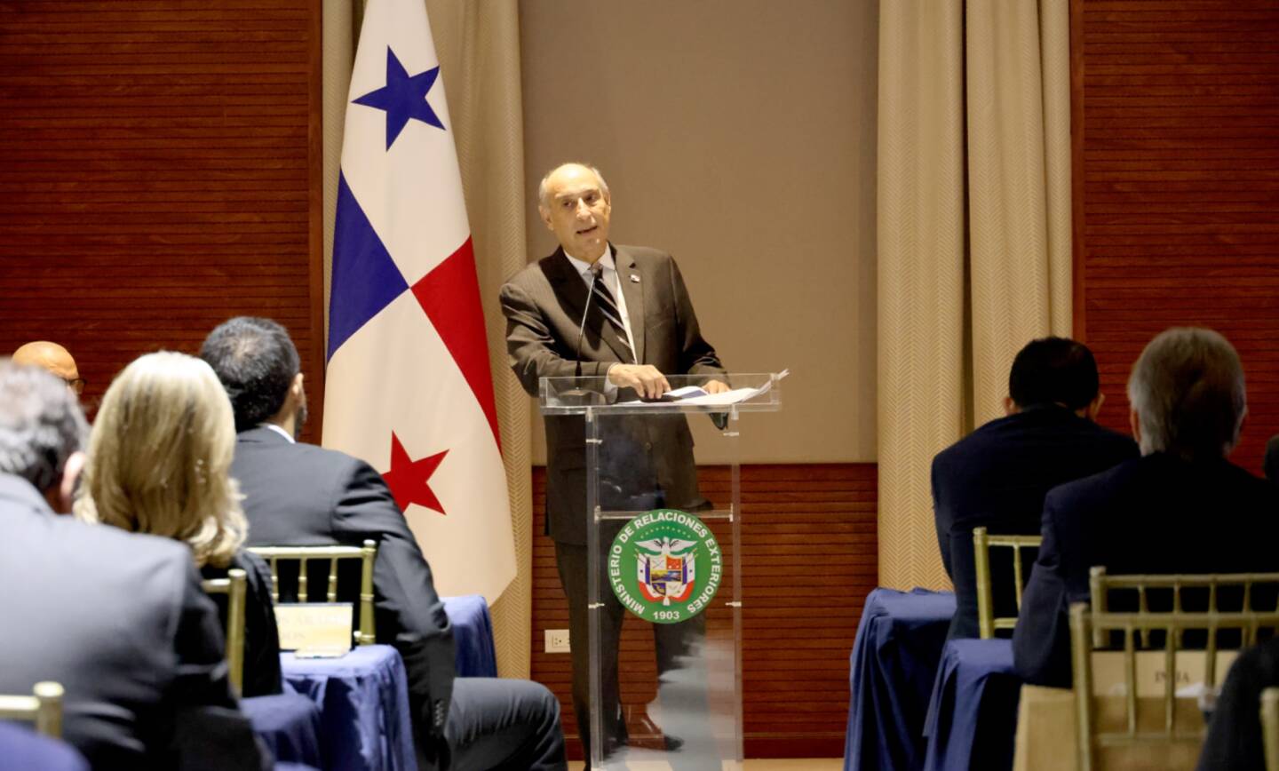 PERSONAL DIPLOMÁTICO DESIGNADO SE CAPACITA CON LA AMP