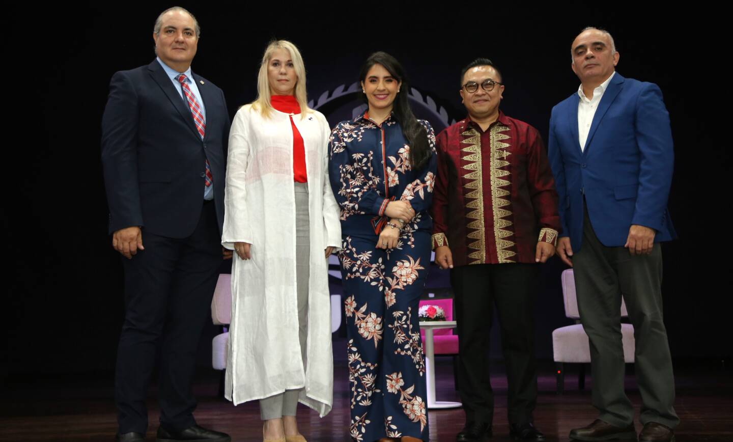 PANAMÁ: PUERTA DE LAS AMÉRICAS Y LÍDER MARÍTIMO MUNDIAL