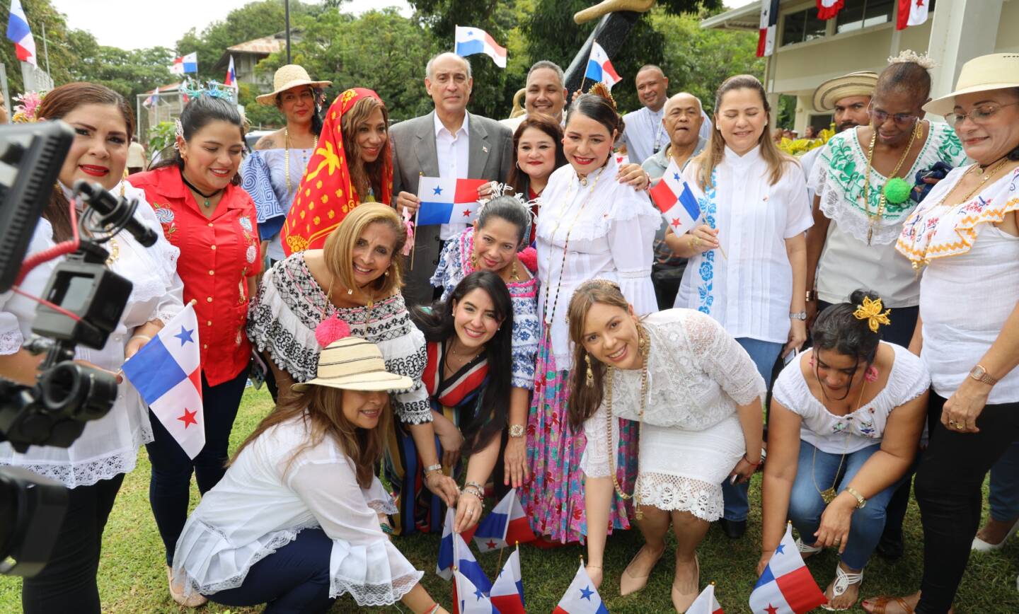 AMP CELEBRA EL MES DE LA PATRIA