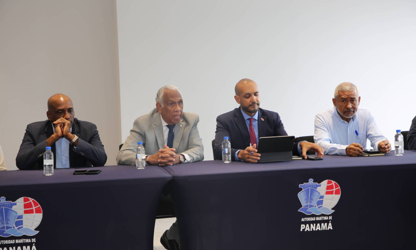 GOBERNACIÓN DE COLÓN Y AMP COORDINAN ACCIONES PARA ORDENAR EL TRANSPORTE MARÍTIMO