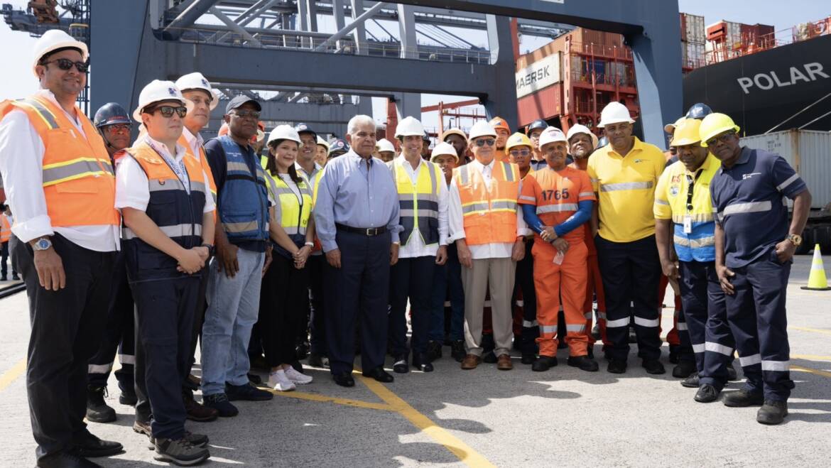 PRESIDENTE MULINO COMPRUEBA LA EFECTIVA OPERACIÓN DEL PUERTO DE BALBOA CON PERSONAL PANAMEÑO